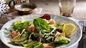 Blattsalat mit Stremellachs & Wasabicreme Rezept - Foto: House of Food / Bauer Food Experts KG