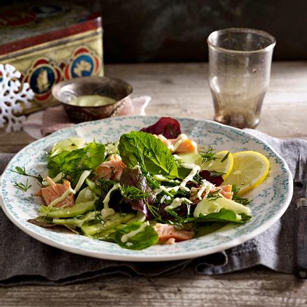 Blattsalat mit Stremellachs & Wasabicreme Rezept Blattsalat mit Stremellachs & Wasabicreme Rezept