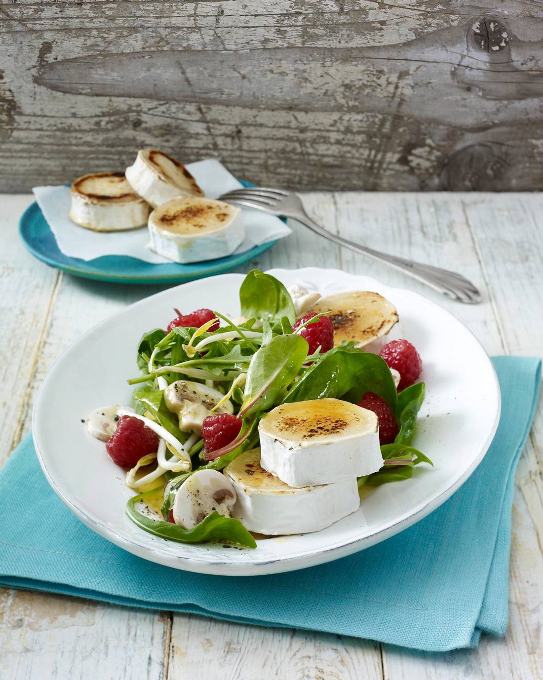 Blattsalat mit Ziegenkäse Rezept | LECKER