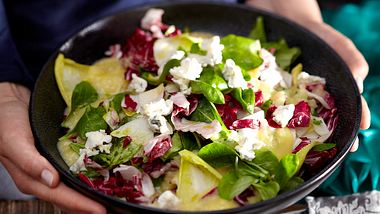 Blattsalate mit Kartoffel-Senf-Dressing Rezept - Foto: House of Food / Bauer Food Experts KG