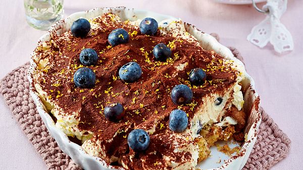 Blaubeer-Buttermilch-Tiramisu mit Cantuccini Rezept - Foto: House of Food / Bauer Food Experts KG