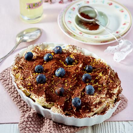 Blaubeer-Buttermilch-Tiramisu mit Cantuccini Rezept Blaubeer-Buttermilch-Tiramisu mit Cantuccini Rezept
