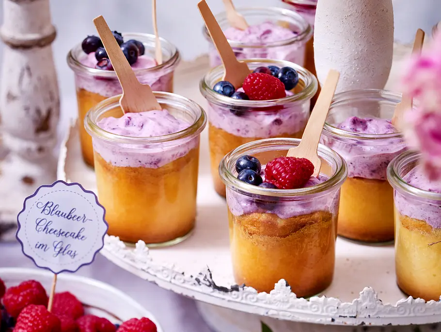 Blaubeer-Cheesecake im Glas Rezept Blaubeer-Cheesecake im Glas Rezept
