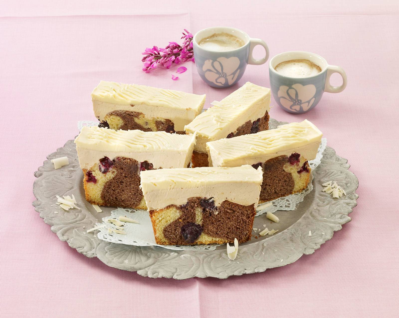 Blaubeer-Donauwelle Rezept | LECKER Blaubeer-Donauwelle Rezept | LECKER