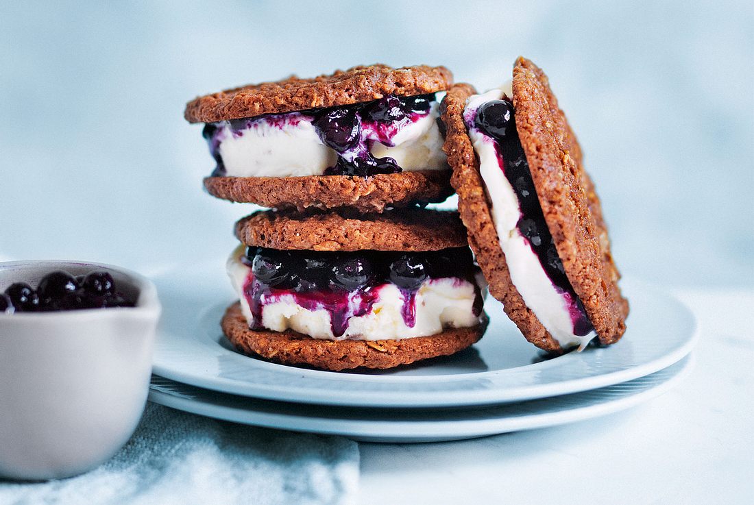 Blaubeer-Eiscreme-Sandwich Rezept | LECKER