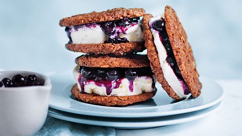 Blaubeer-Eiscreme-Sandwich Rezept - Foto: House of Food / Bauer Food Experts KG