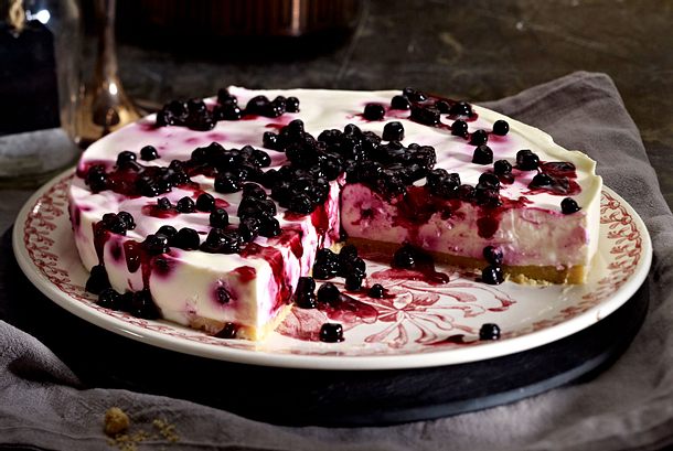 Blaubeer-Frischkäse-Torte mit salzigem Shortbread-Boden Rezept Blaubeer-Frischkäse-Torte mit salzigem Shortbread-Boden Rezept