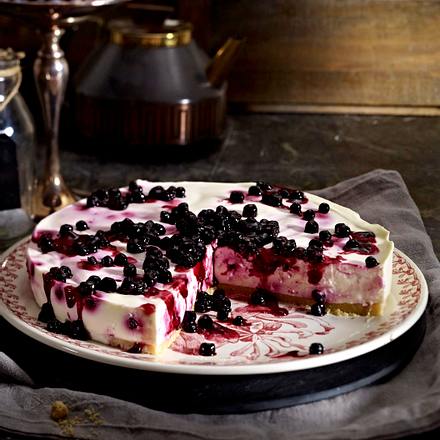 Blaubeer-Frischkäse-Torte mit salzigem Shortbread-Boden Rezept Blaubeer-Frischkäse-Torte mit salzigem Shortbread-Boden Rezept