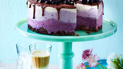Blaubeer-Ombre-Eistorte Rezept - Foto: LECKER @ Bauer Media Group