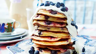 Blaubeer-Pancakes Rezept - Foto: LECKER @ Bauer Media Group