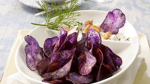 Blaue Kartoffelchips mit zweierlei Dips Rezept - Foto: Först, Thomas