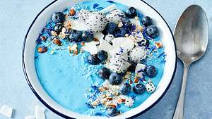 Blaue Spirulina-Smoothie-Bowl Rezept - Foto: House of Food / Bauer Food Experts KG