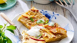 Blech-Pfannkuchen Birchermüsli Rezept - Foto: LECKER @ Bauer Media Group