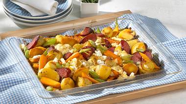 Blechkartoffeln mit Cabanossi Rezept - Foto: House of Food / Bauer Food Experts KG