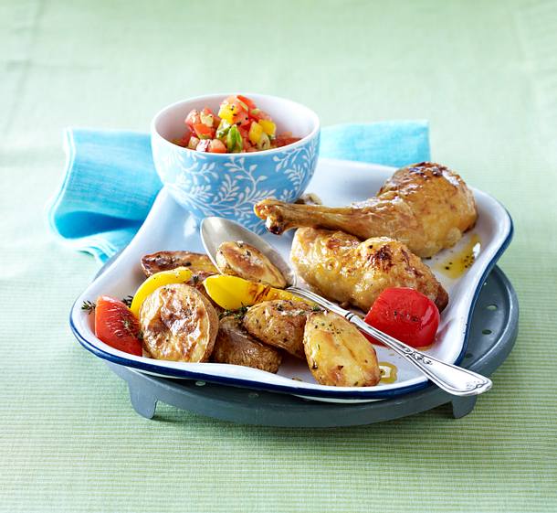 Blechkartoffeln mt Hähnchenkeulen und Tomatensalsa‚ Rezept