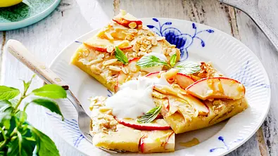 Blech-Pfannkuchen à la Bircher Müsli Rezept - Foto: LECKER @ Bauer Media Group