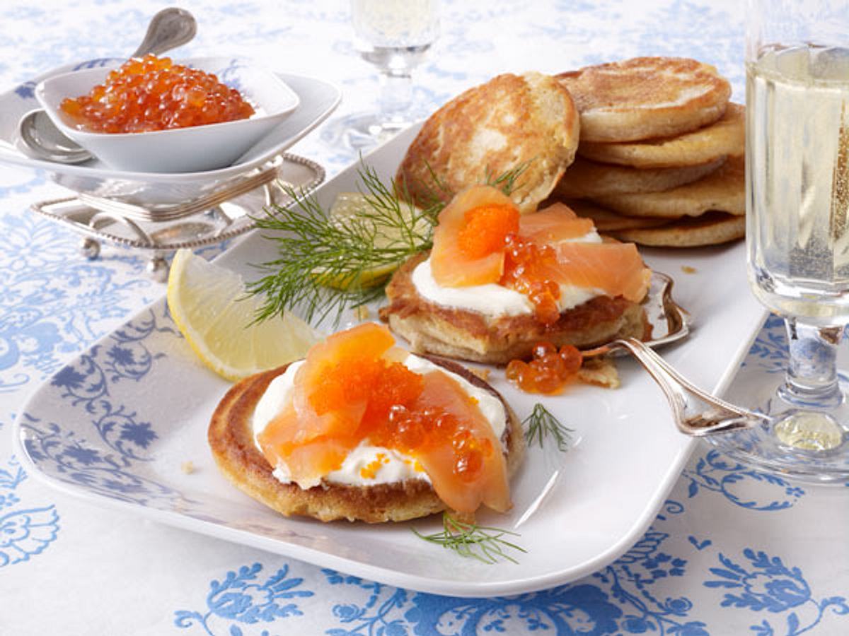 Blini mit Lachs und Kaviar - so gehts