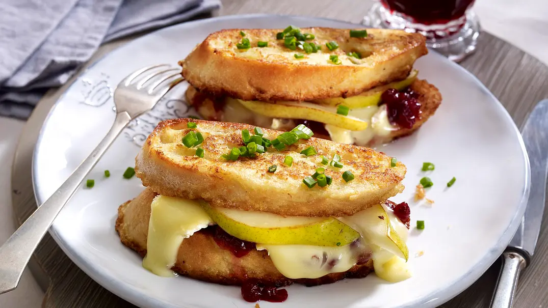 Blitz-Birnen-Käse-Sandwiches Rezept - Foto: LECKER @ Bauer Media Group Blitz-Birnen-Käse-Sandwiches Rezept - Foto: LECKER @ Bauer Media Group