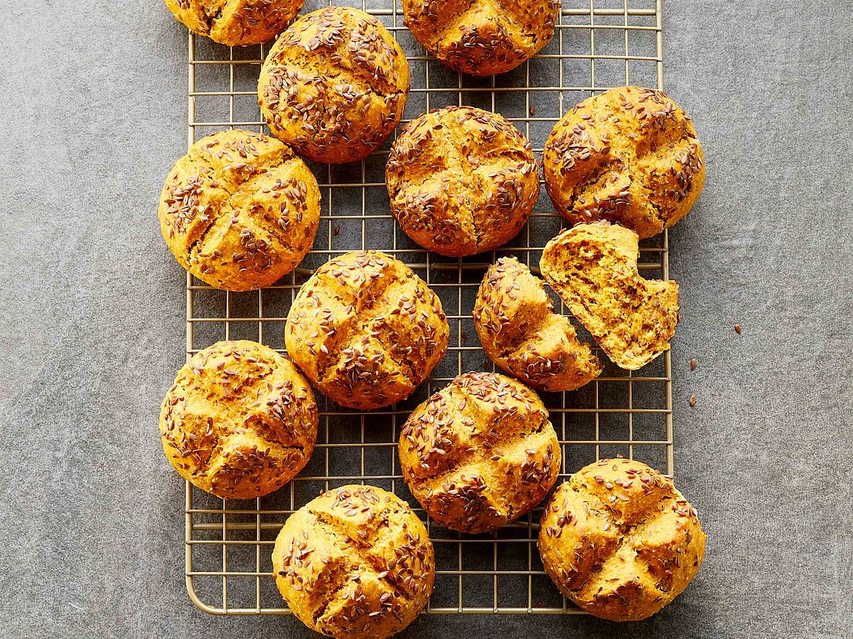 Blitz-Brötchen mit Leinsamen & Möhrensaft Rezept