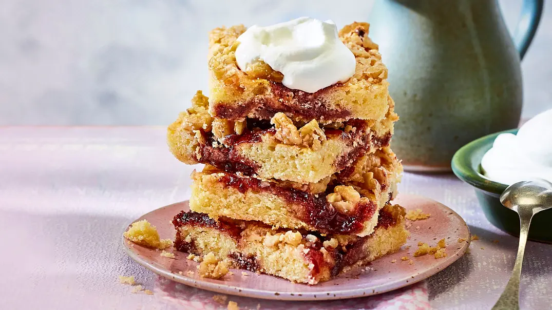 Blitz-Butterkuchen mit Pflaumenmus Rezept - Foto: LECKER @ Bauer Media Group