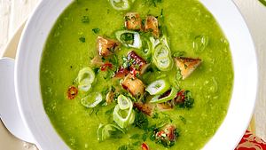 Blitz-Erbsensuppe mit scharfem Räuchertofu Rezept - Foto: House of Food / Bauer Food Experts KG