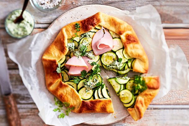 Blitz-Galette mit Frühlingsdip Rezept Blitz-Galette mit Frühlingsdip Rezept