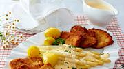 Blitz-Hollandaise zu weißem Spargel und zweierlei Filet-Schnitzel Rezept - Foto: House of Food / Bauer Food Experts KG