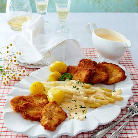 Blitz-Hollandaise zu weißem Spargel und zweierlei Filet-Schnitzel Rezept
