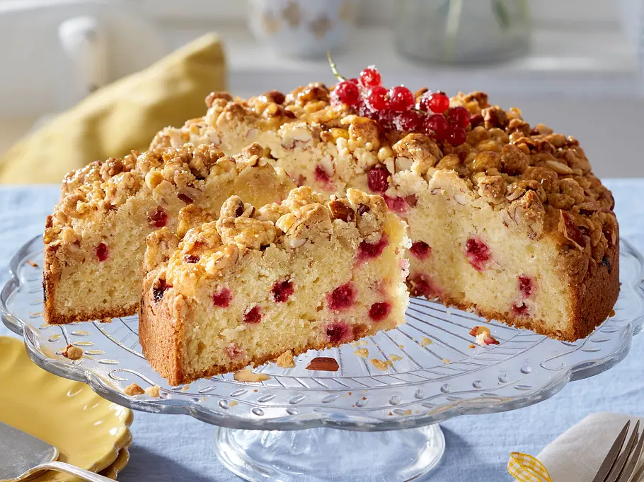 Blitz-Johannisbeerkuchen mit Bienenstich-Streuseln Rezept Blitz-Johannisbeerkuchen mit Bienenstich-Streuseln Rezept