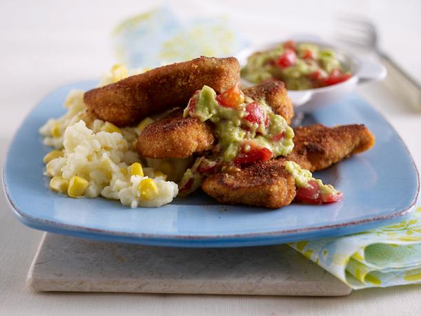 Blitz-Paprika-Putensticks mit Mais-Kartoffelpüree Guacamole Rezept Blitz-Paprika-Putensticks mit Mais-Kartoffelpüree Guacamole Rezept