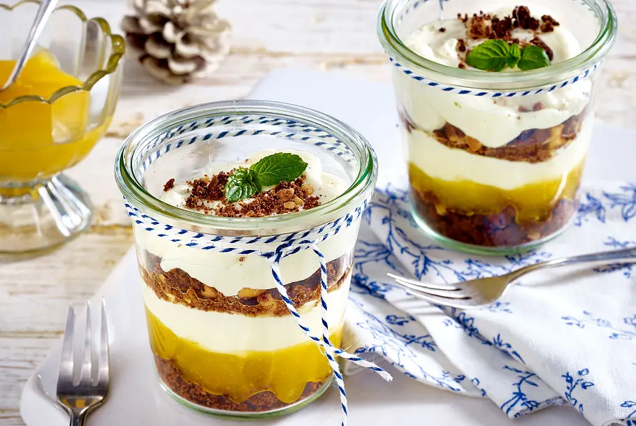 Blitz-Quarktrifle mit Lemon Curd Rezept Blitz-Quarktrifle mit Lemon Curd Rezept