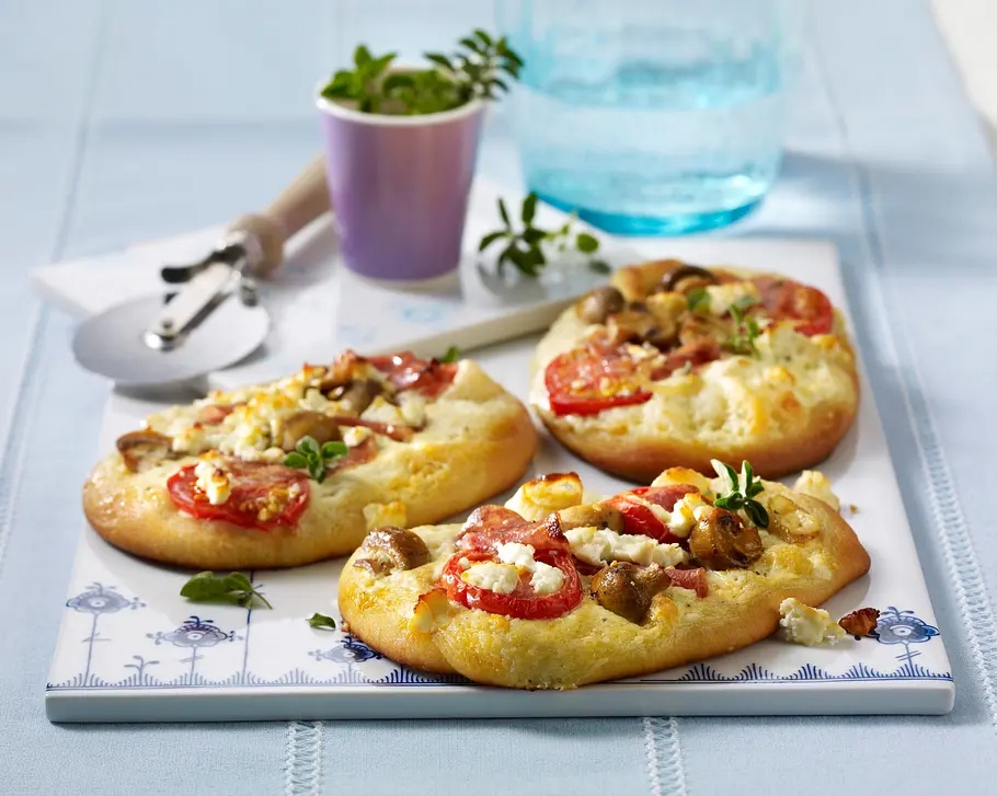 Blitz-Quiche mit Salami, Champignons , Tomaten und Schafskäse Rezept