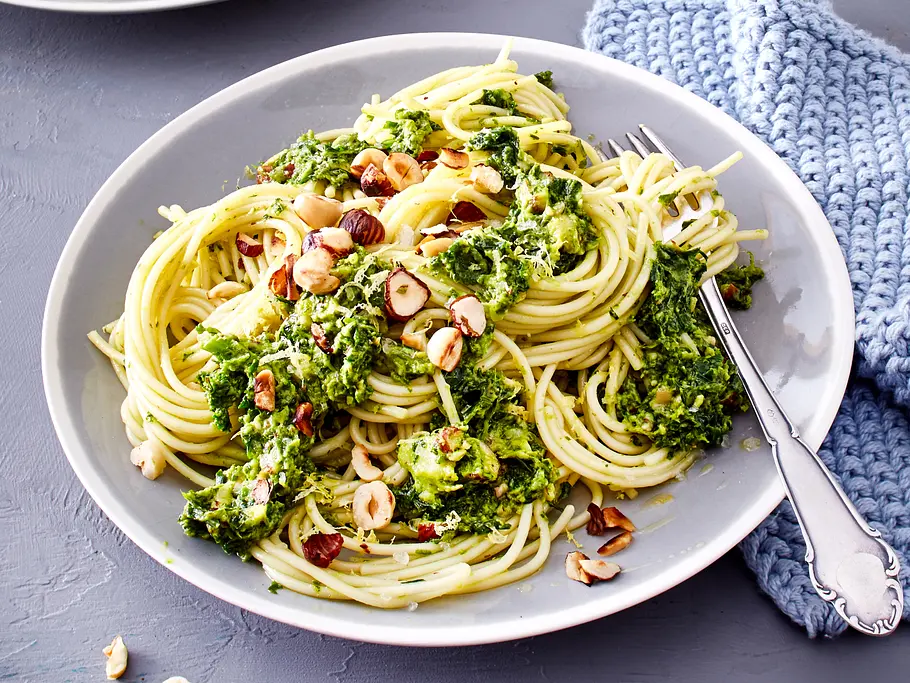 Blitz-Spaghetti mit Grünkohl-Pesto Rezept Blitz-Spaghetti mit Grünkohl-Pesto Rezept