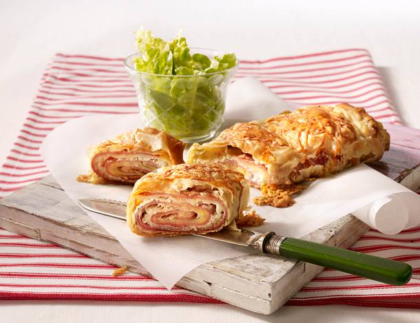 Blitz-Strudel mit Käse und Schinken Rezept Blitz-Strudel mit Käse und Schinken Rezept