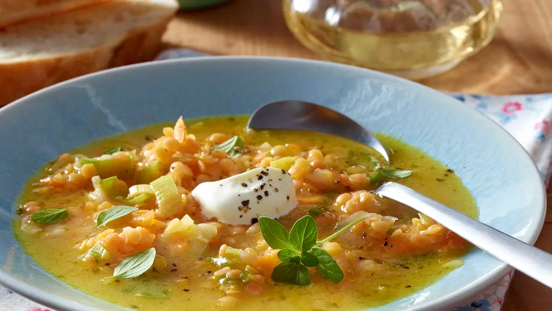 Blitzlinsensuppe mit Apfel Rezept - Foto: LECKER @ Bauer Media Group Blitzlinsensuppe mit Apfel Rezept - Foto: LECKER @ Bauer Media Group