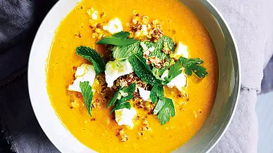 Blitzmöhrensuppe mit Feta und Couscous Rezept - Foto: LECKER @ Bauer Media Group