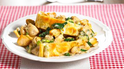 Blitzpfannkuchen vom Blech Rezept - Foto: LECKER @ Bauer Media Group