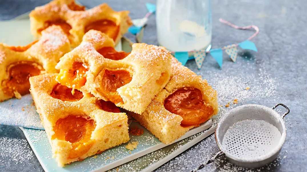 Blitzschneller Becher-Kuchen Rezept - Foto: LECKER @ Bauer Media Group Blitzschneller Becher-Kuchen Rezept - Foto: LECKER @ Bauer Media Group