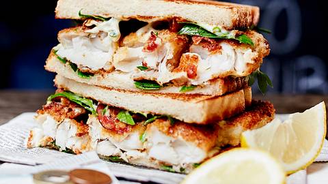 Blitzschnelles Surf-and-Turf-Sandwich aus dem Vorrat Rezept - Foto: House of Food / Bauer Food Experts KG