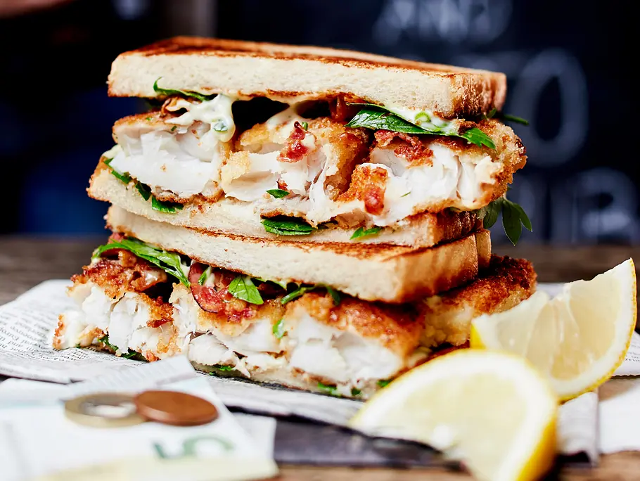 Blitzschnelles Surf-and-Turf-Sandwich aus dem Vorrat Rezept Blitzschnelles Surf-and-Turf-Sandwich aus dem Vorrat Rezept