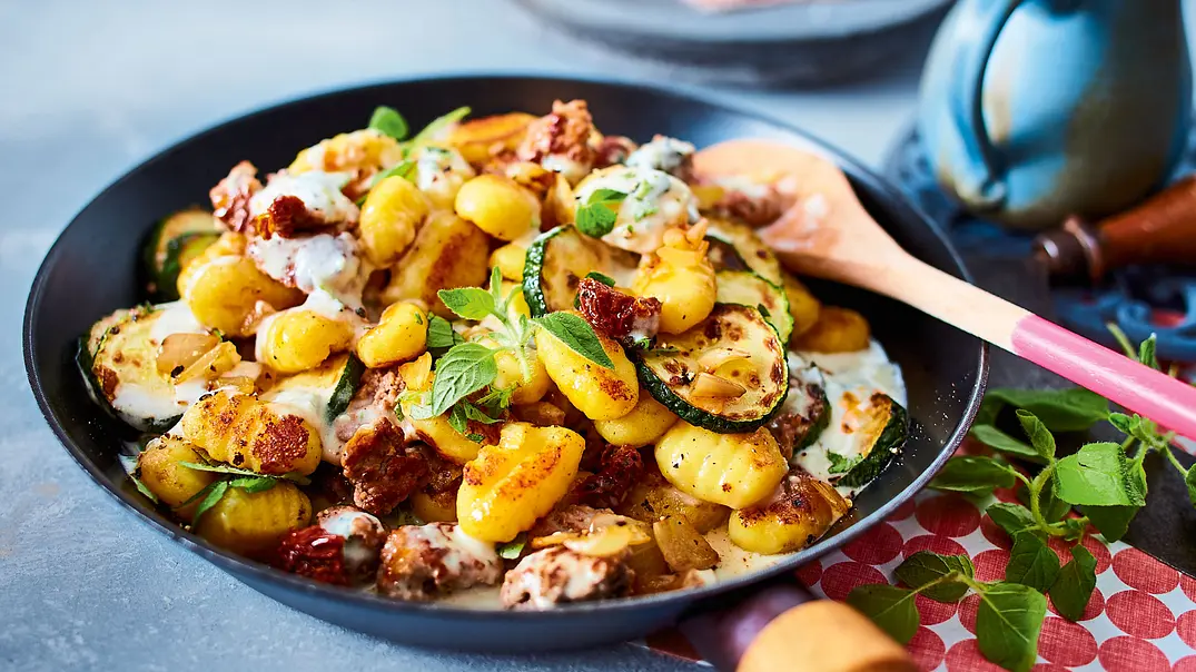 Bluecheese-Gnocchi-Pfanne Rezept - Foto: LECKER @ Bauer Media Group Bluecheese-Gnocchi-Pfanne Rezept - Foto: LECKER @ Bauer Media Group