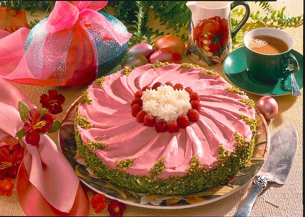 Blütentorte mit Zitronen- und Himbeersahne Rezept