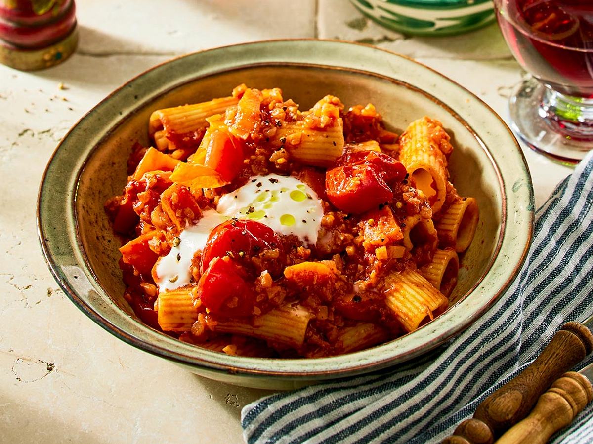 Rigatoni mit Blumenkohl-Bolo Rezept