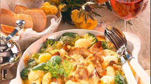 Blumenkohl-Broccoli-Gratin mit Schweinefilet Rezept - Foto: Först, Thomas