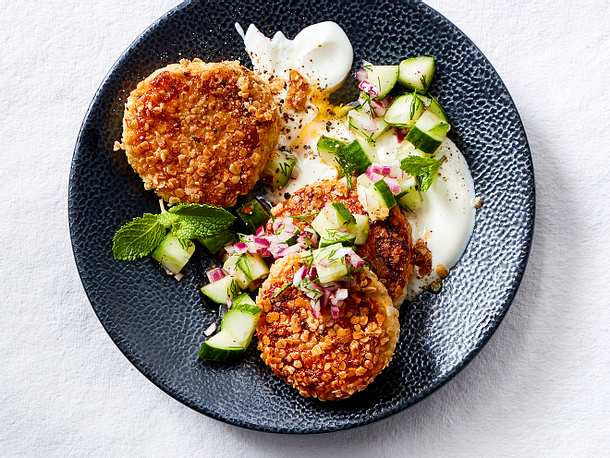 Blumenkohl-Buletten Mit Gurkensalat Und Dip Rezept | LECKER