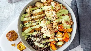 Blumenkohl-Falafel-Bowl Rezept - Foto: LECKER @ Bauer Media Group Blumenkohl-Falafel-Bowl Rezept - Foto: LECKER @ Bauer Media Group