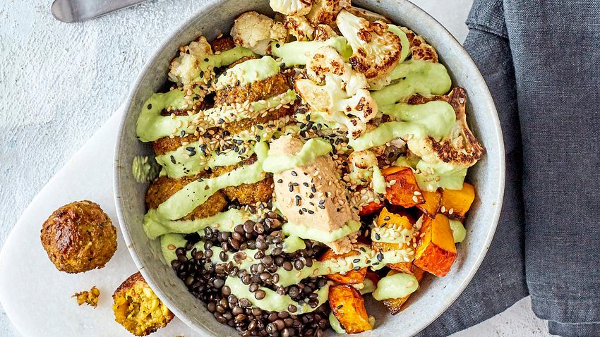 Blumenkohl-Falafel-Bowl Rezept - Foto: House of Food / Bauer Food Experts KG
