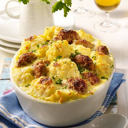 Blumenkohl-Frikadellen-Auflauf Rezept Blumenkohl-Frikadellen-Auflauf Rezept