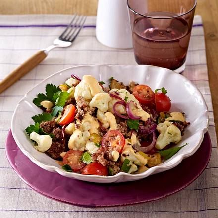 Blumenkohl-Hack-Salat mit Sambaldressing Rezept Blumenkohl-Hack-Salat mit Sambaldressing Rezept