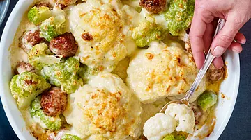 Blumenkohl-Hackbällchen-Auflauf Rezept - Foto: LECKER @ Bauer Media Group Blumenkohl-Hackbällchen-Auflauf Rezept - Foto: LECKER @ Bauer Media Group